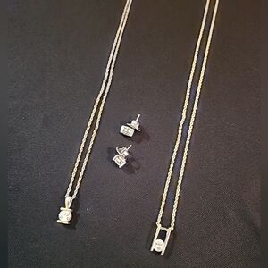 Costume jewelery bundle, necklaces and pierced earrings